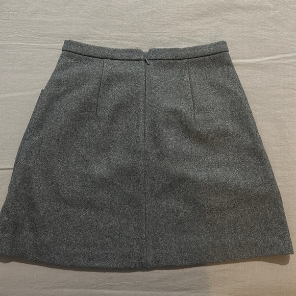 Aritzia grey mini skirt - Picture 2 of 2